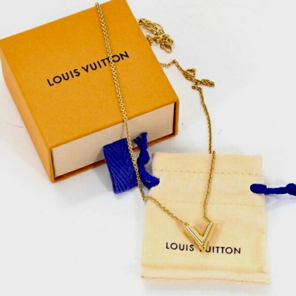 Louis Vuitton Essential V Pendant Necklace - Picture 12 of 12